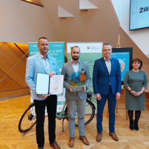 Ocenenie prevzali primátor mesta spoločne so zástupcami odboru správy verejného priestranstva a životného prostredia MsÚ Žilina.